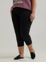 Lee Women Legendary Regular Fit Capri (Plus) Black Clothing 480T451